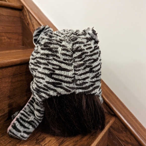 Daiso bear hat  with ear flaps Adult one size fits most - Picture 7 of 10